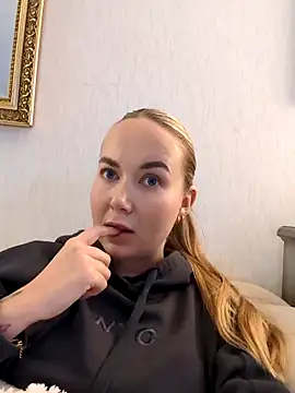 BarbieDolly x online show from 11.14.25