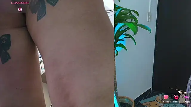 Snapshot of Hinata_21_ chatting on 10.18.25 Hinata 21  online show from 10.18.25