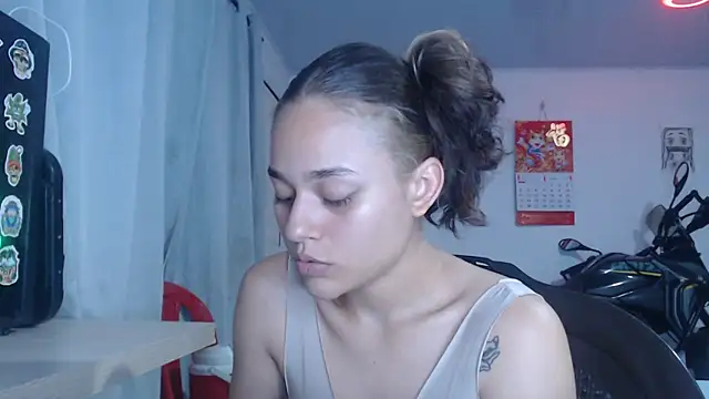 Snapshot of LittleCheerry69 chatting on 01.09.26 LittleCheerry69 online show from 01.09.26