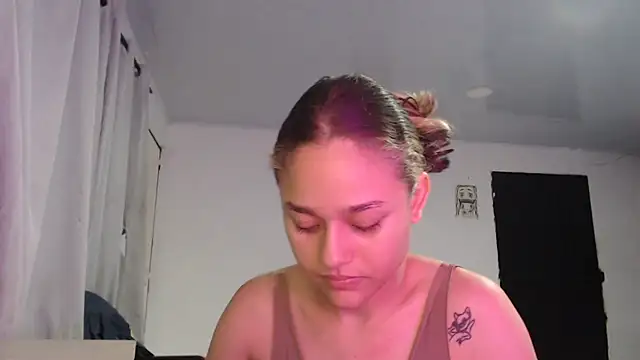 Snapshot of LittleCheerry69 chatting on 02.26.26 LittleCheerry69 online show from 02.26.26