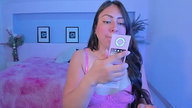 Snapshot of ZaraRosse7 chatting on 10.11.25 ZaraRosse7 online show from 10.11.25