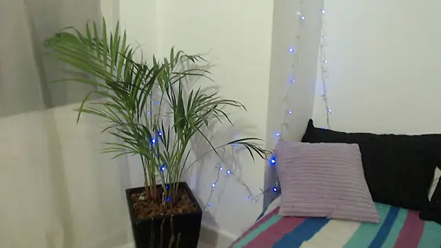 Snapshot of power_love_lemon chatting on 12.02.25 power love lemon online show from 12.02.25