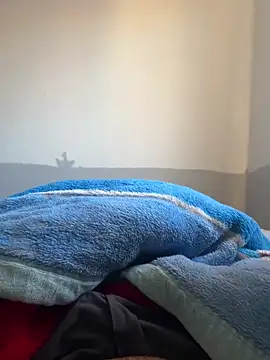 Snapshot of herinhos38 chatting on 09.24.25 herinhos38 online show from 09.24.25