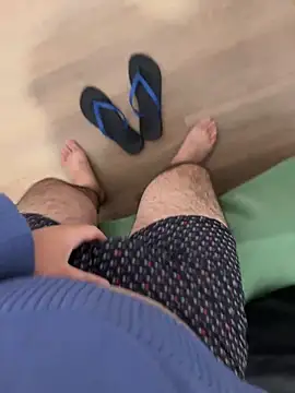 Snapshot of herinhos38 chatting on 09.30.25 herinhos38 online show from 09.30.25