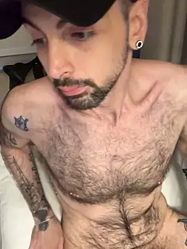 Snapshot of hungbot chatting on 11.26.25 hungbot online show from 11.26.25