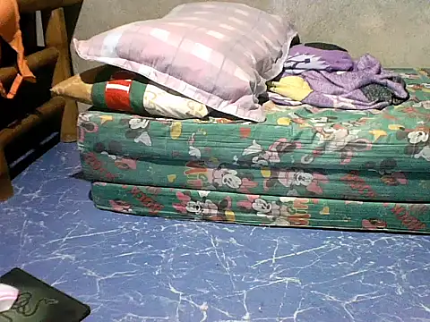 Snapshot of Ella_marie14 chatting on 11.15.25 Ella marie14 online show from 11.15.25