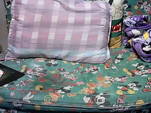 Snapshot of Ella_marie14 chatting on 11.20.25 Ella marie14 online show from 11.20.25