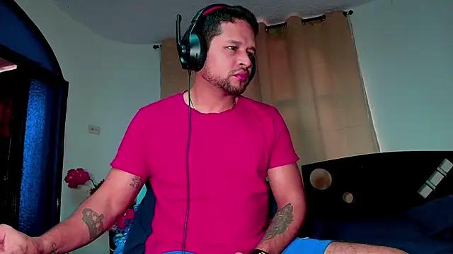 LucasGaeel online show from 11.18.25