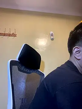 Snapshot of asian_guy_69 chatting on 12.14.25 asian guy 69 online show from 12.14.25