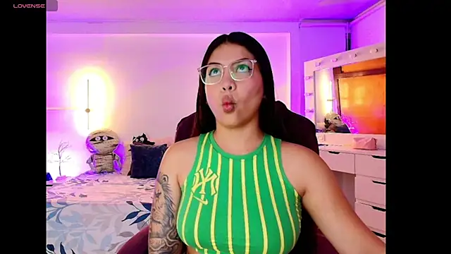 Snapshot of kloe28 chatting on 11.04.25 kloe28 online show from 11.04.25