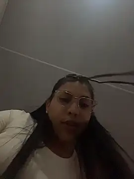 Snapshot of kloe28 chatting on 11.05.25 kloe28 online show from 11.05.25