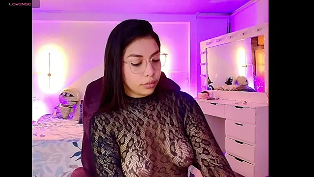 Snapshot of kloe28 chatting on 11.06.25 kloe28 online show from 11.06.25