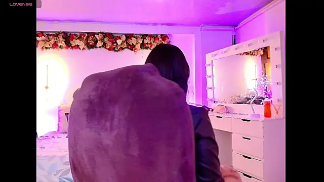 Snapshot of kloe28 chatting on 11.15.25 kloe28 online show from 11.15.25