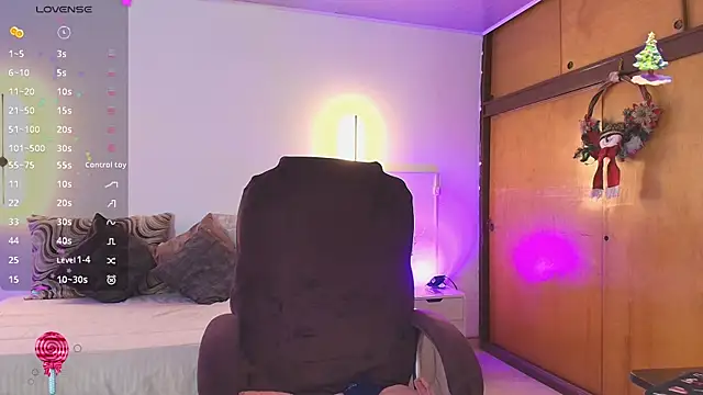 Snapshot of kloe28 chatting on 11.28.25 kloe28 online show from 11.28.25