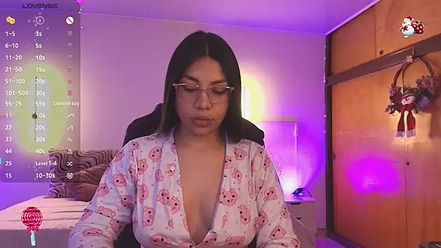 Snapshot of kloe28 chatting on 12.03.25 kloe28 online show from 12.03.25