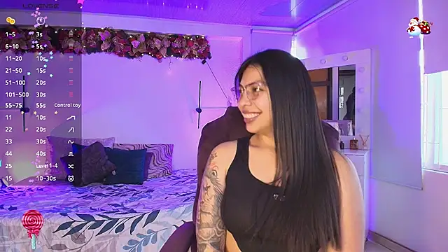 Snapshot of kloe28 chatting on 12.15.25 kloe28 online show from 12.15.25