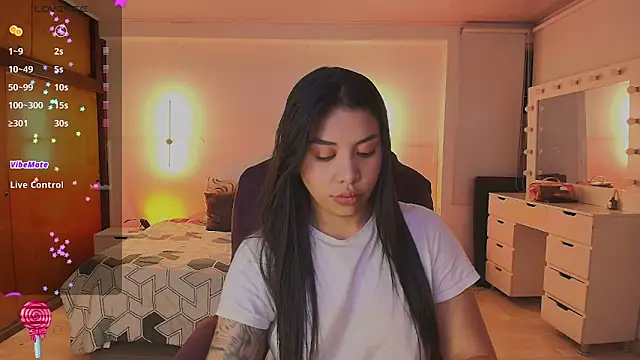 Snapshot of kloe28 chatting on 06.15.26 kloe28 online show from 06.15.26