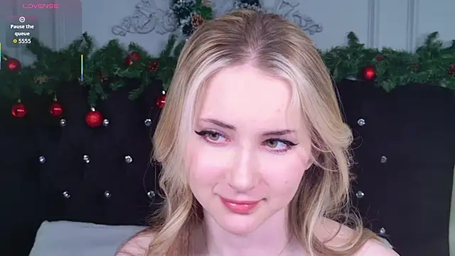 Snapshot of LiraKink chatting on 01.10.26 LiraKink online show from 01.10.26