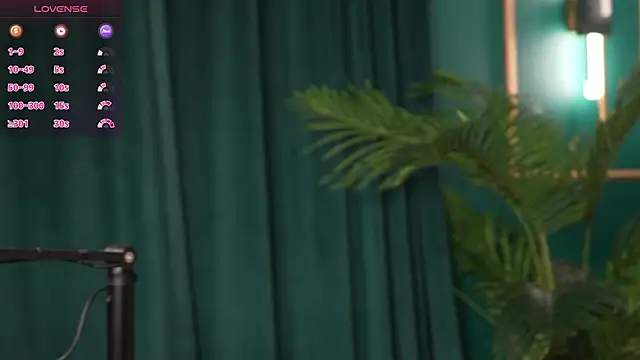 Snapshot of LiraKink chatting on 02.20.26 LiraKink online show from 02.20.26