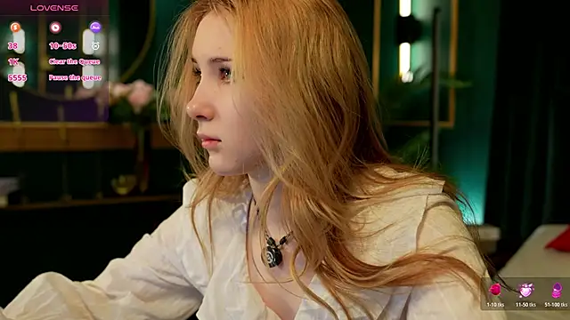 Snapshot of LiraKink chatting on 02.27.26 LiraKink online show from 02.27.26