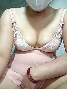 Snapshot of JinjinLy chatting on 10.24.25 JinjinLy online show from 10.24.25