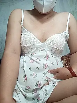 Snapshot of JinjinLy chatting on 10.29.25 JinjinLy online show from 10.29.25