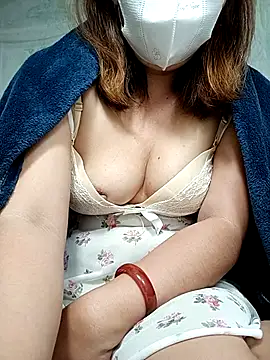 Snapshot of JinjinLy chatting on 11.16.25 JinjinLy online show from 11.16.25