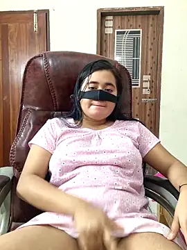 Snapshot of Love_Queen11 chatting on 04.10.26 Love Queen11 online show from 04.10.26