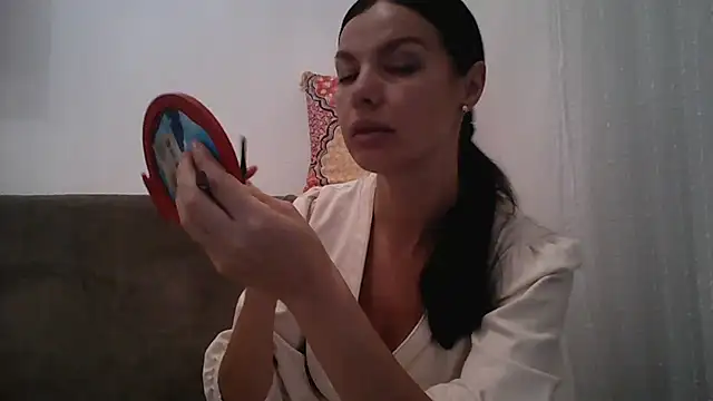 Lorivell online show from 10.31.25