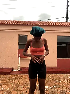 Caramel102004 online show from 12.19.25