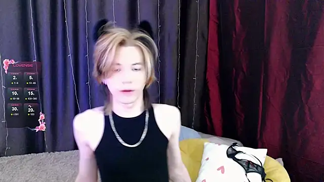 Snapshot of evan_reinhart chatting on 10.27.25 evan reinhart online show from 10.27.25