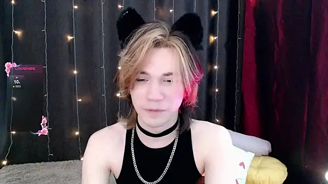 Snapshot of evan_reinhart chatting on 11.08.25 evan reinhart online show from 11.08.25