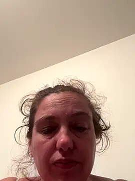 Snapshot of Eleanorxx chatting on 10.15.25 Eleanorxx online show from 10.15.25