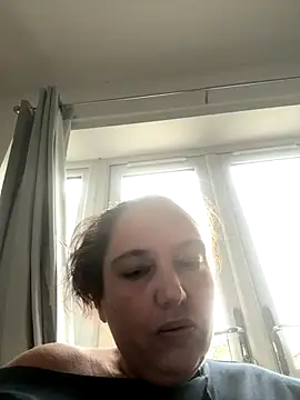 Snapshot of Eleanorxx chatting on 10.17.25 Eleanorxx online show from 10.17.25