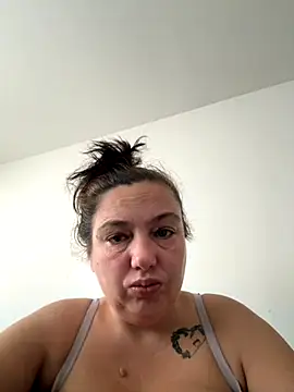 Snapshot of Eleanorxx chatting on 10.27.25 Eleanorxx online show from 10.27.25