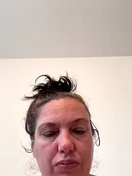 Snapshot of Eleanorxx chatting on 10.28.25 Eleanorxx online show from 10.28.25