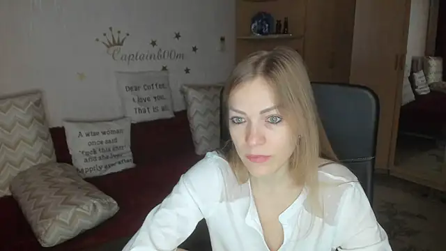 Snapshot of Tiffany_Bates chatting on 10.03.25 Tiffany Bates online show from 10.03.25