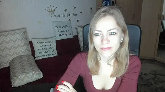 Snapshot of Tiffany_Bates chatting on 10.10.25 Tiffany Bates online show from 10.10.25