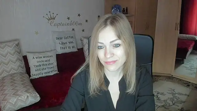 Snapshot of Tiffany_Bates chatting on 10.11.25 Tiffany Bates online show from 10.11.25