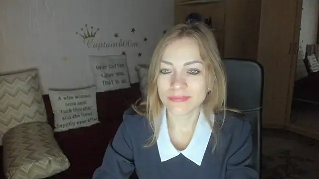 Snapshot of Tiffany_Bates chatting on 10.12.25 Tiffany Bates online show from 10.12.25