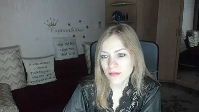 Snapshot of Tiffany_Bates chatting on 10.15.25 Tiffany Bates online show from 10.15.25