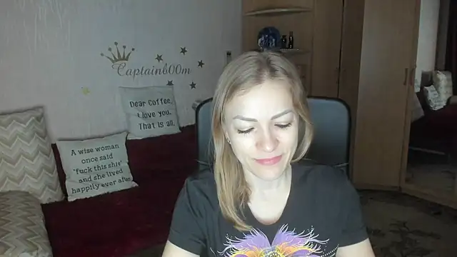 Snapshot of Tiffany_Bates chatting on 10.22.25 Tiffany Bates online show from 10.22.25