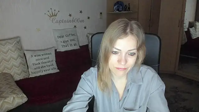 Snapshot of Tiffany_Bates chatting on 10.28.25 Tiffany Bates online show from 10.28.25