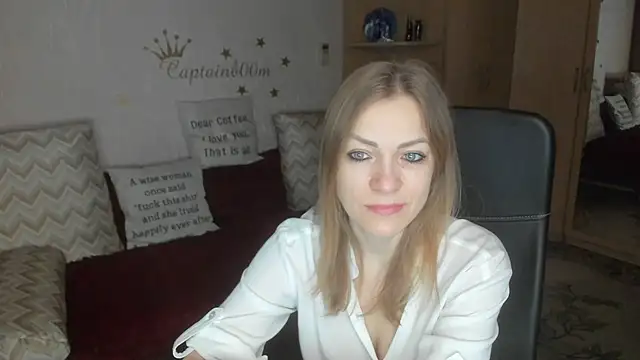 Tiffany Bates online show from 12.15.25