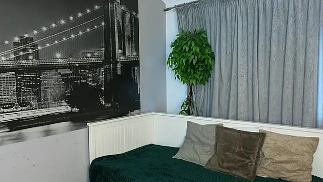 MilaYumi online show from 11.13.25