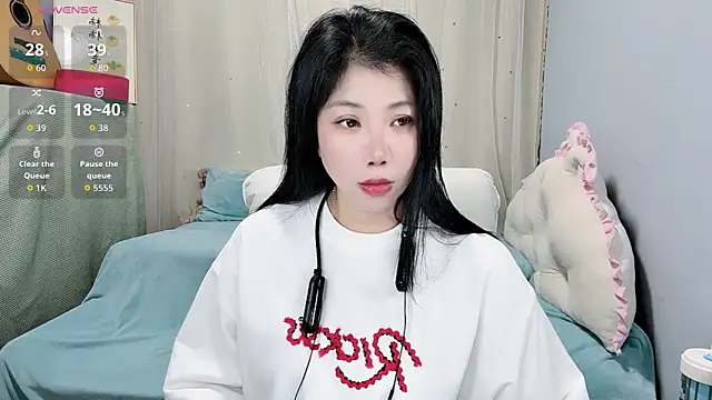 Snapshot of Huanhuan- chatting on 10.05.25 Huanhuan- online show from 10.05.25