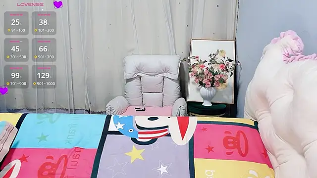 Snapshot of Huanhuan- chatting on 11.13.25 Huanhuan- online show from 11.13.25