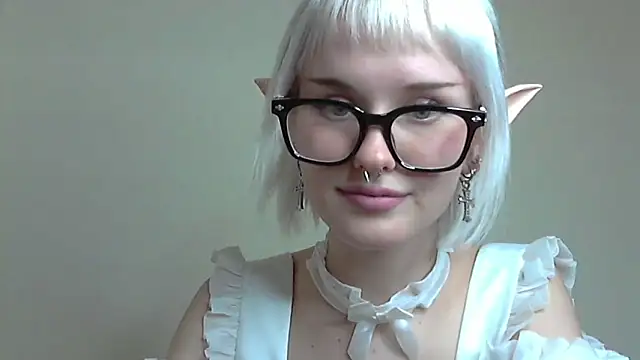 Snapshot of Paradoxy_ chatting on 10.01.25 Paradoxy online show from 10.01.25