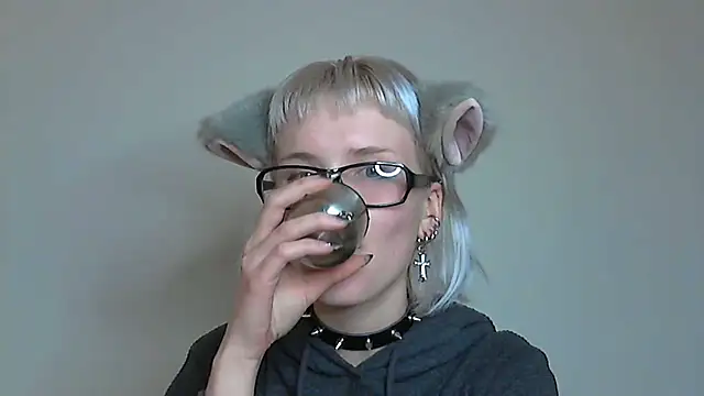 Snapshot of Paradoxy_ chatting on 10.24.25 Paradoxy online show from 10.24.25