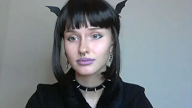 Snapshot of Paradoxy_ chatting on 10.30.25 Paradoxy online show from 10.30.25